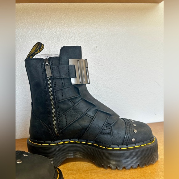 Dr. Martens Jadon Hinge Buckle Antique - Picture 5 of 13